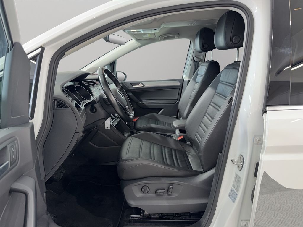Volkswagen Touran 2022 г. Белый, пробег 41773 км