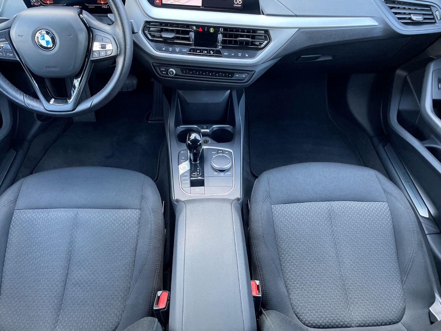 BMW 118 2023 г. Серый, пробег 40584 км