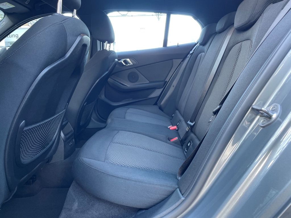 BMW 118 2023 г. Серый, пробег 40584 км