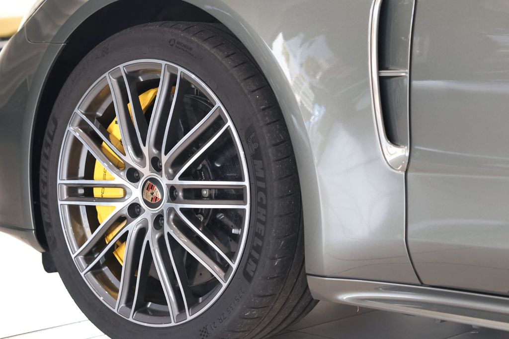 Porsche Panamera 2021 г. Зелёный, пробег 7780 км