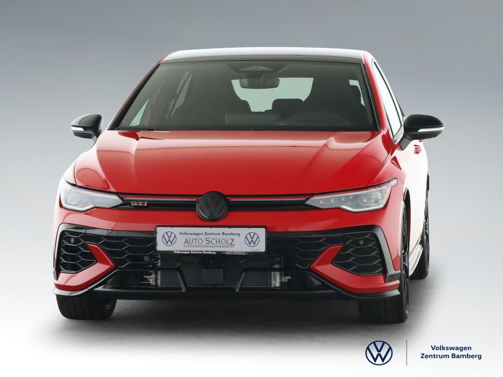 Volkswagen Golf 2026 г. Красный, пробег 3000 км