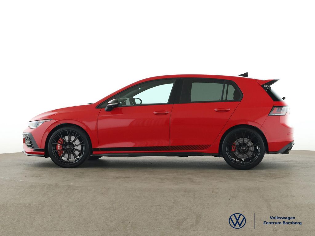 Volkswagen Golf 2026 г. Красный, пробег 3000 км