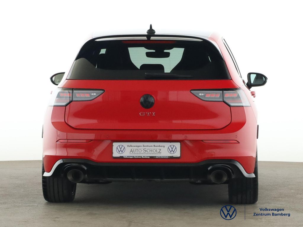 Volkswagen Golf 2026 г. Красный, пробег 3000 км