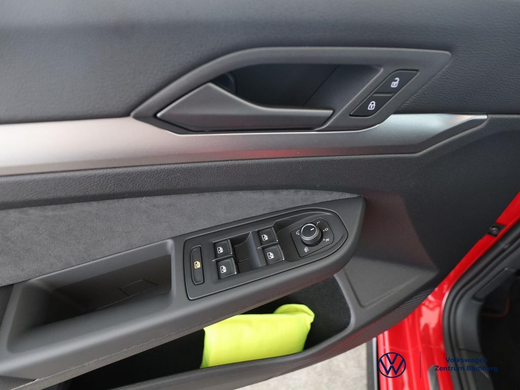 Volkswagen Golf 2026 г. Красный, пробег 3000 км