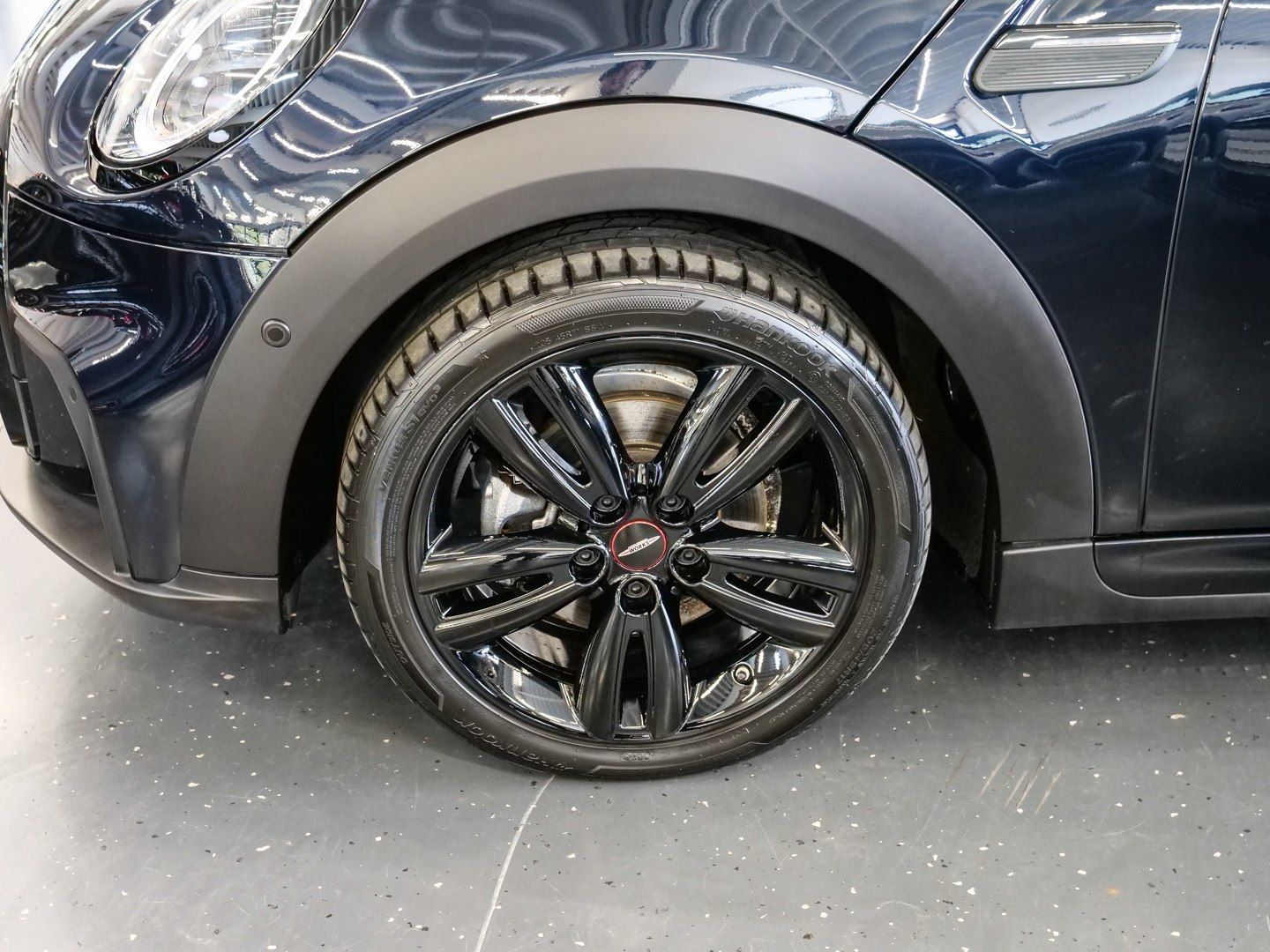 Mini COOPER 2023 г. Чёрный, пробег 48305 км