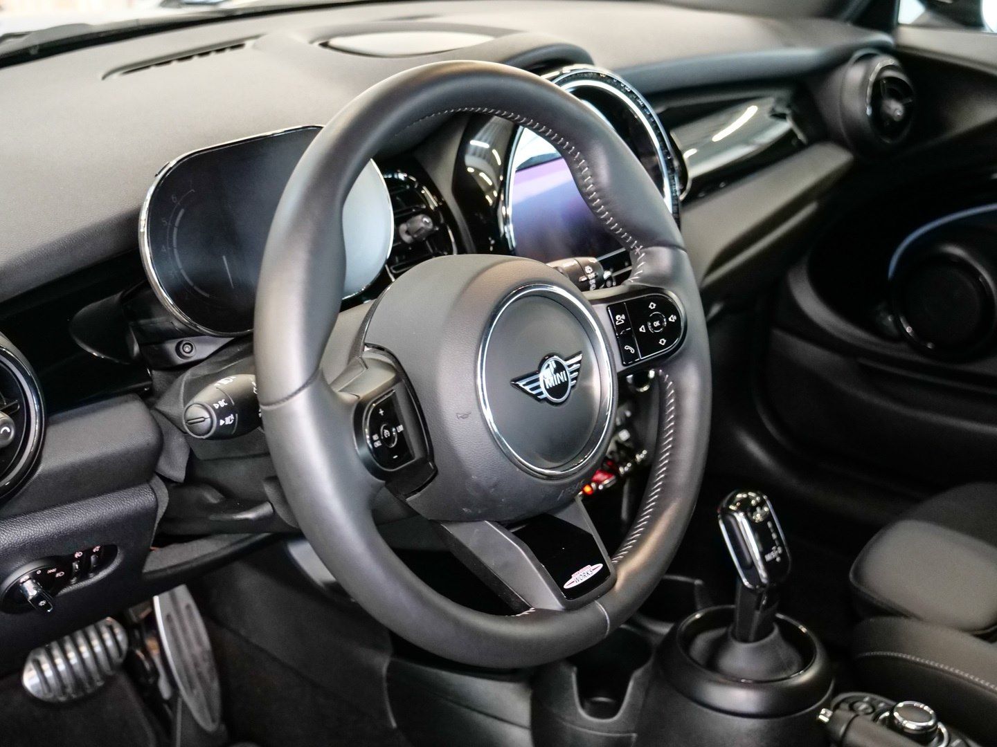 Mini COOPER 2023 г. Чёрный, пробег 48305 км