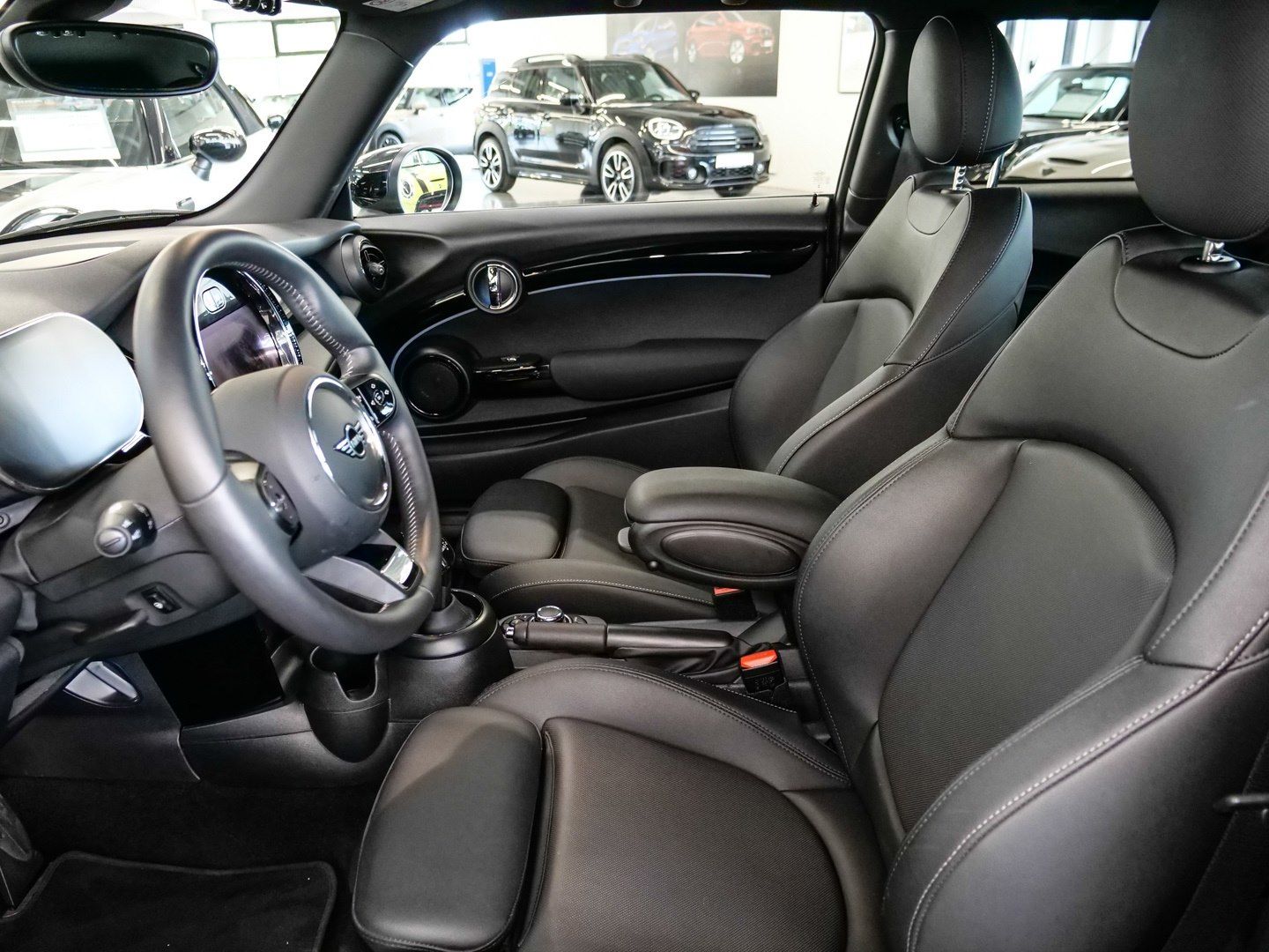 Mini COOPER 2023 г. Чёрный, пробег 48305 км