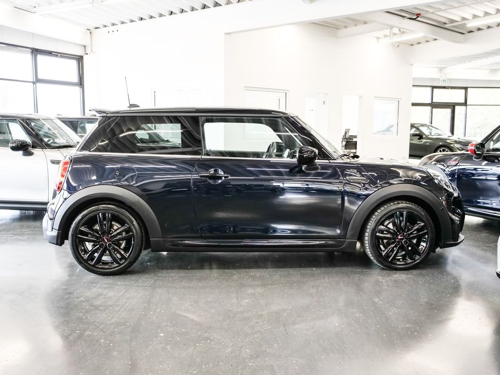 Mini COOPER 2023 г. Чёрный, пробег 48305 км
