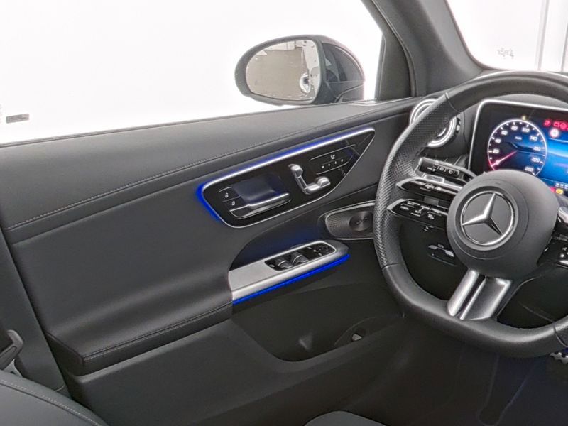 Mercedes-Benz GLC 300 2025 г. Серый, пробег 29914 км