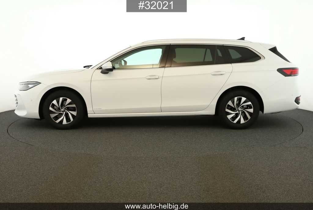 Volkswagen PASSAT VARIANT 2024 г. Белый, пробег 31400 км