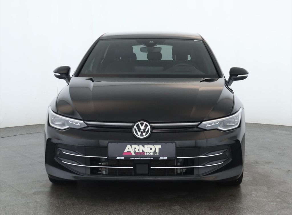 Volkswagen Golf 2024 г. Чёрный, пробег 26400 км
