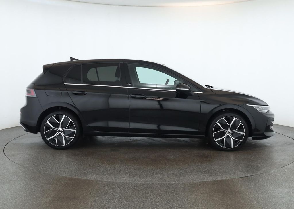 Volkswagen Golf 2024 г. Чёрный, пробег 26400 км