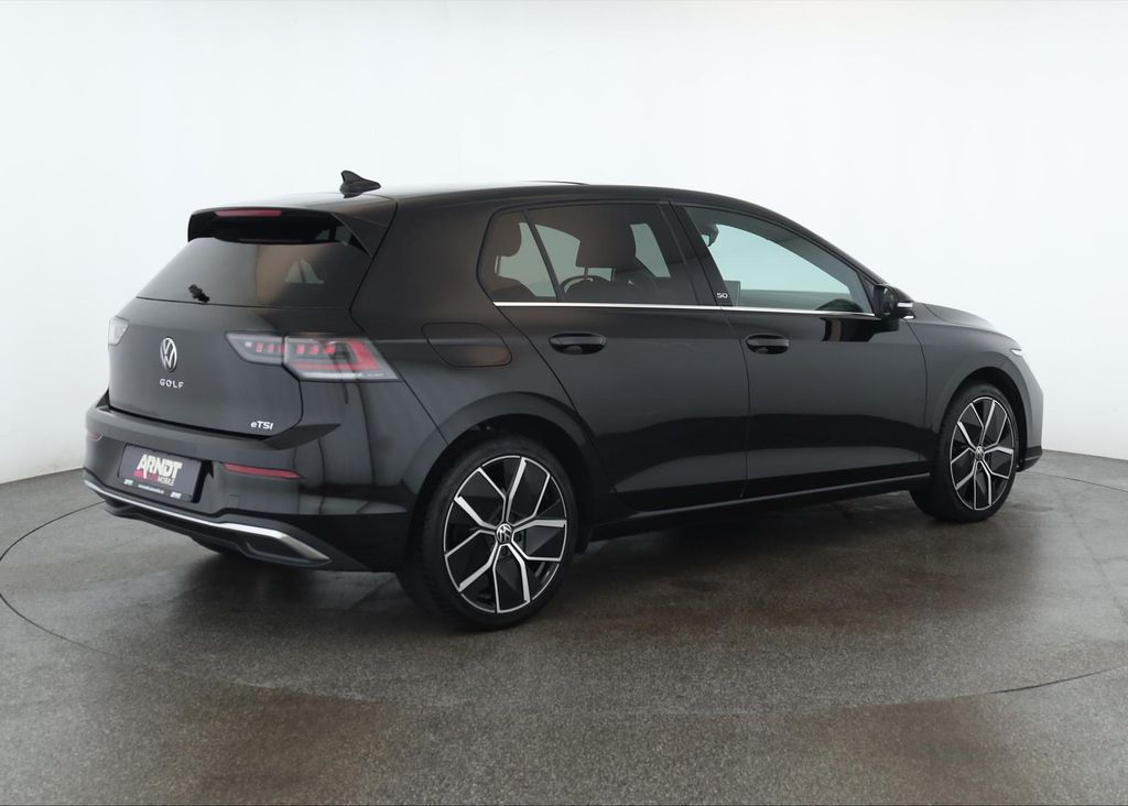 Volkswagen Golf 2024 г. Чёрный, пробег 26400 км