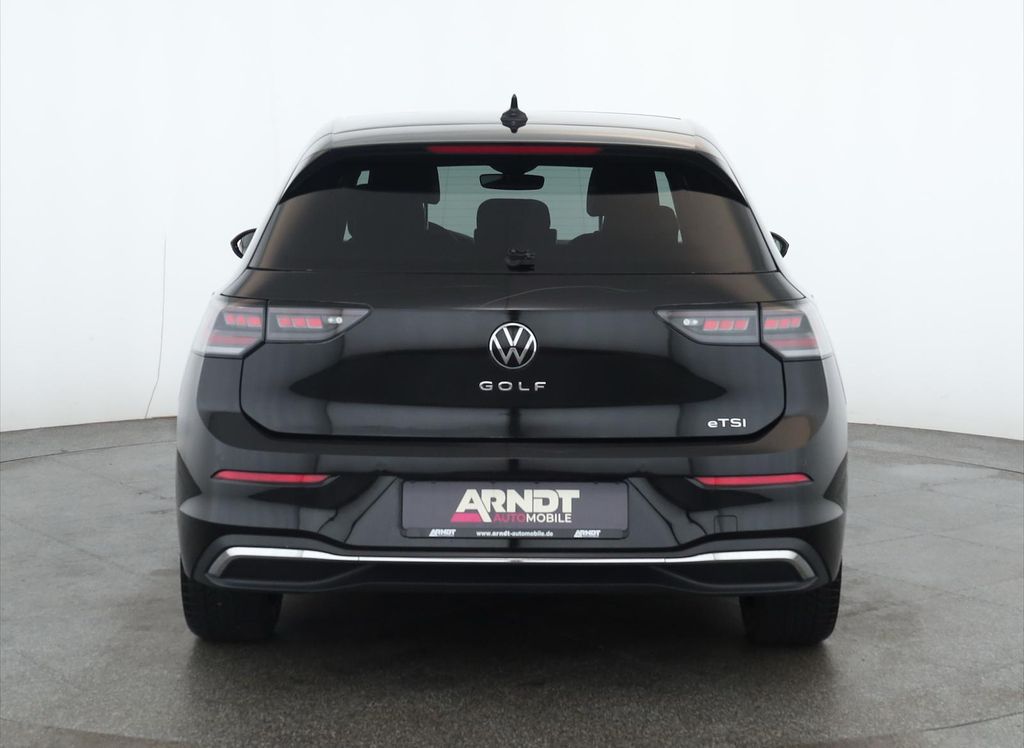 Volkswagen Golf 2024 г. Чёрный, пробег 26400 км