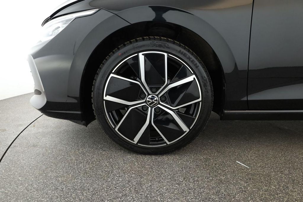 Volkswagen Golf 2024 г. Чёрный, пробег 26400 км