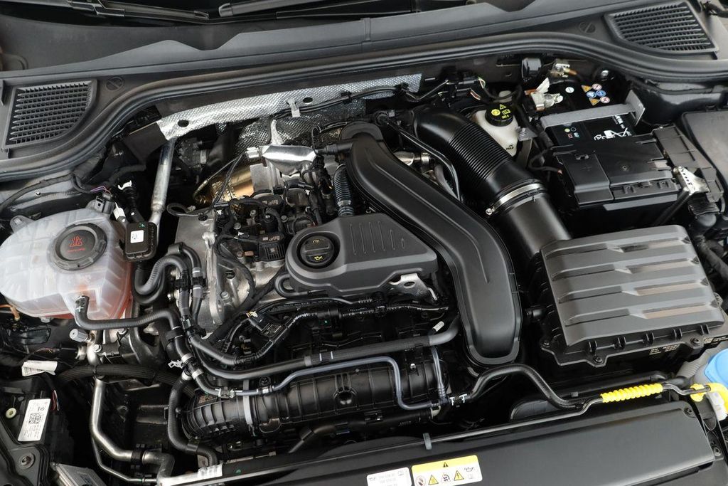 Volkswagen Golf 2024 г. Чёрный, пробег 26400 км