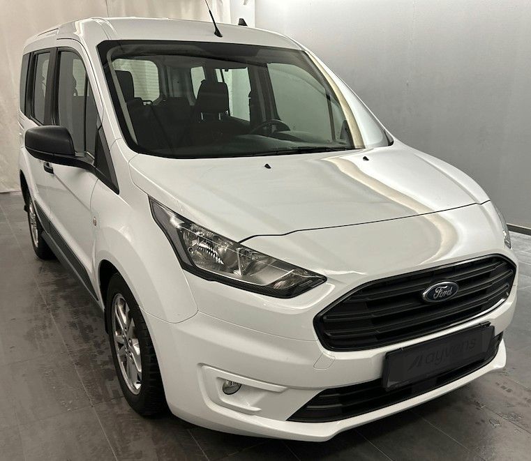 Ford Tourneo Connect 2022 г. Белый, пробег 48600 км