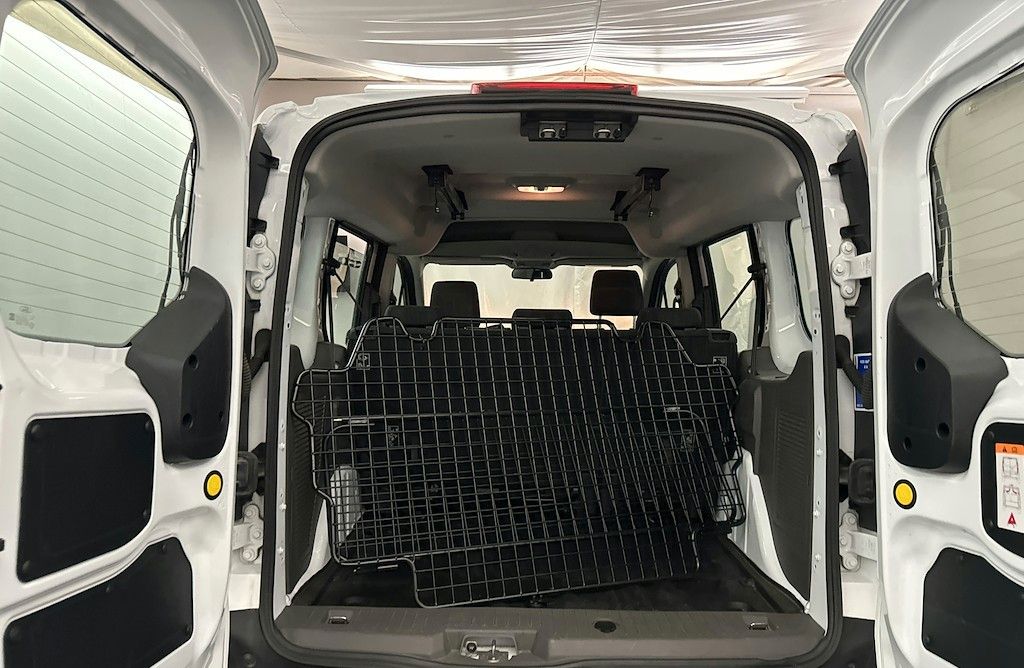 Ford Tourneo Connect 2022 г. Белый, пробег 48600 км