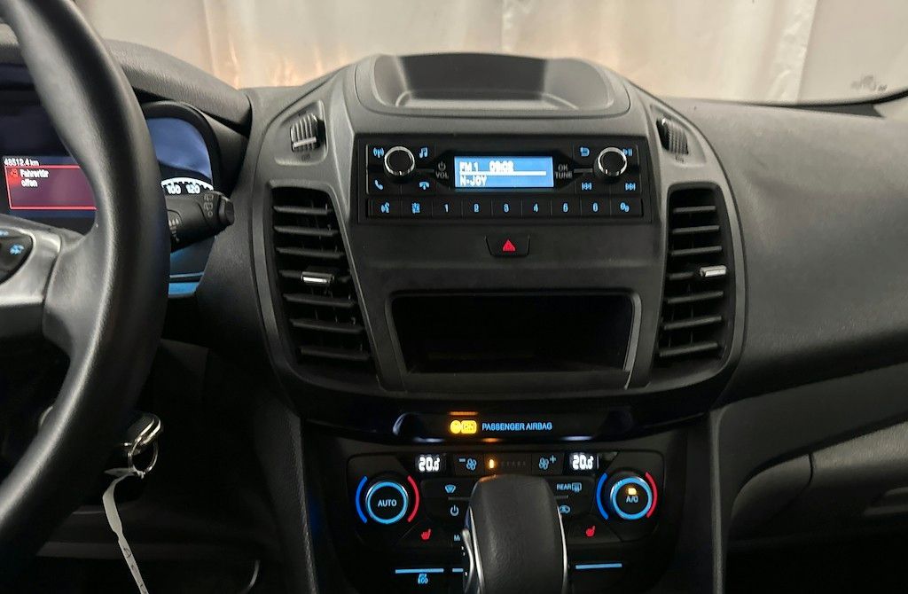 Ford Tourneo Connect 2022 г. Белый, пробег 48600 км