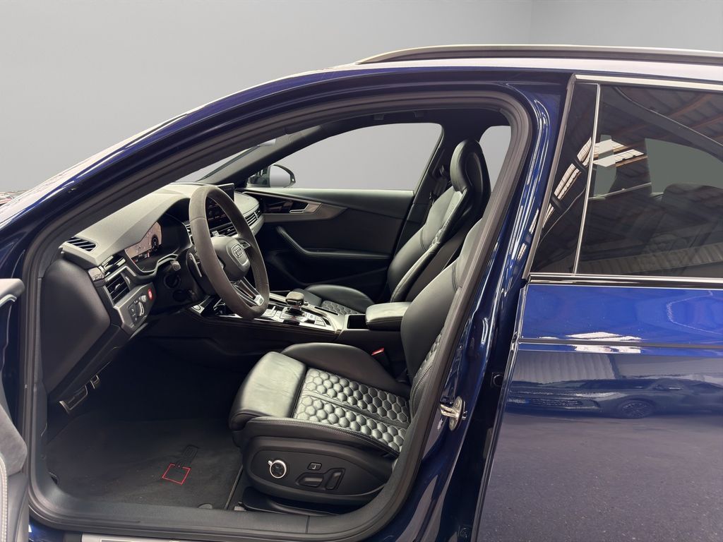 Audi RS4 2024 г. Синий, пробег 49274 км