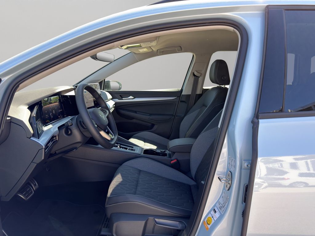 Volkswagen Golf 2025 г. Синий, пробег 27913 км