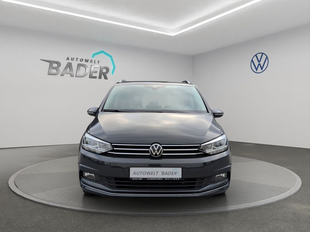 Volkswagen Touran 2023 г. Серый, пробег 54273 км