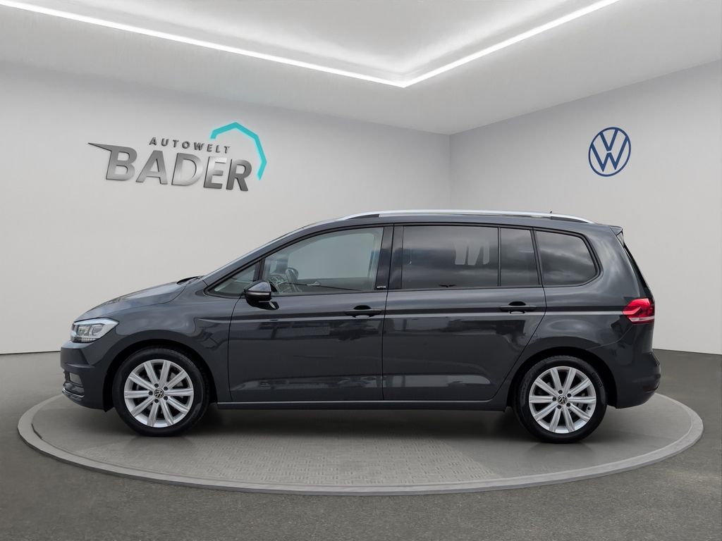 Volkswagen Touran 2023 г. Серый, пробег 54273 км