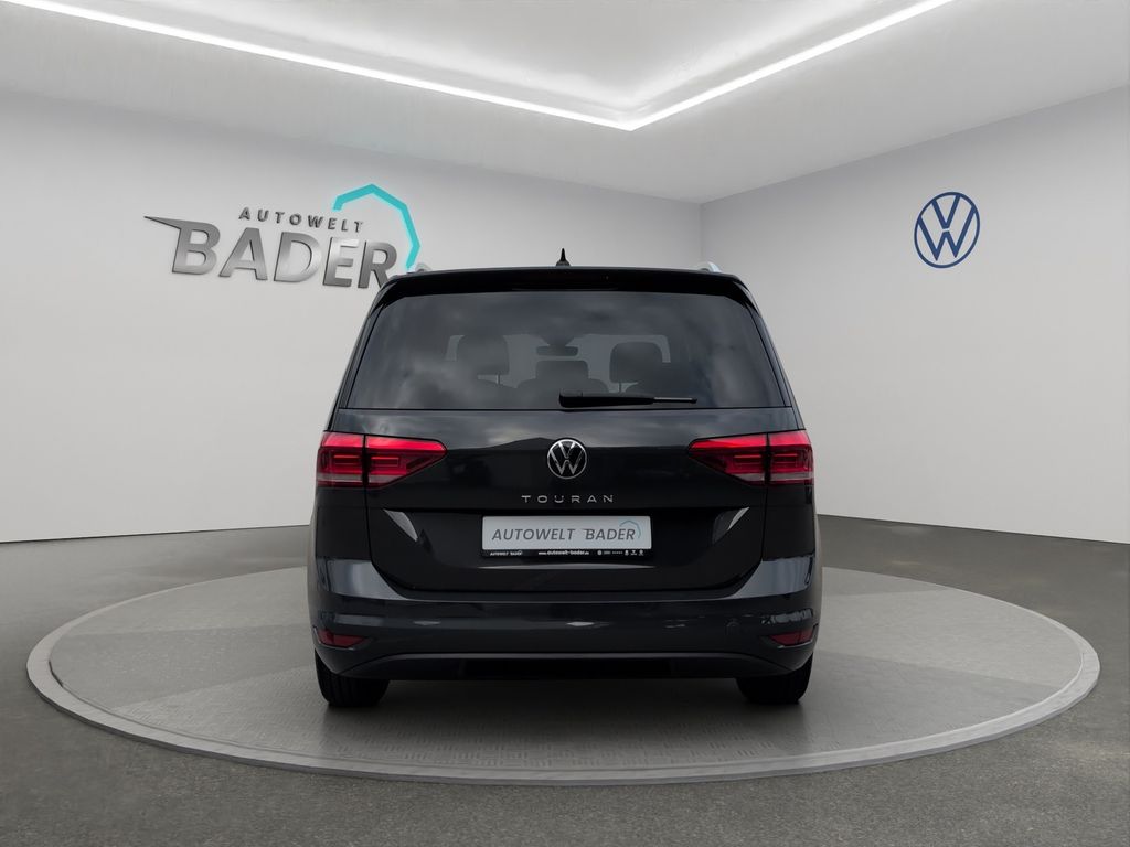 Volkswagen Touran 2023 г. Серый, пробег 54273 км