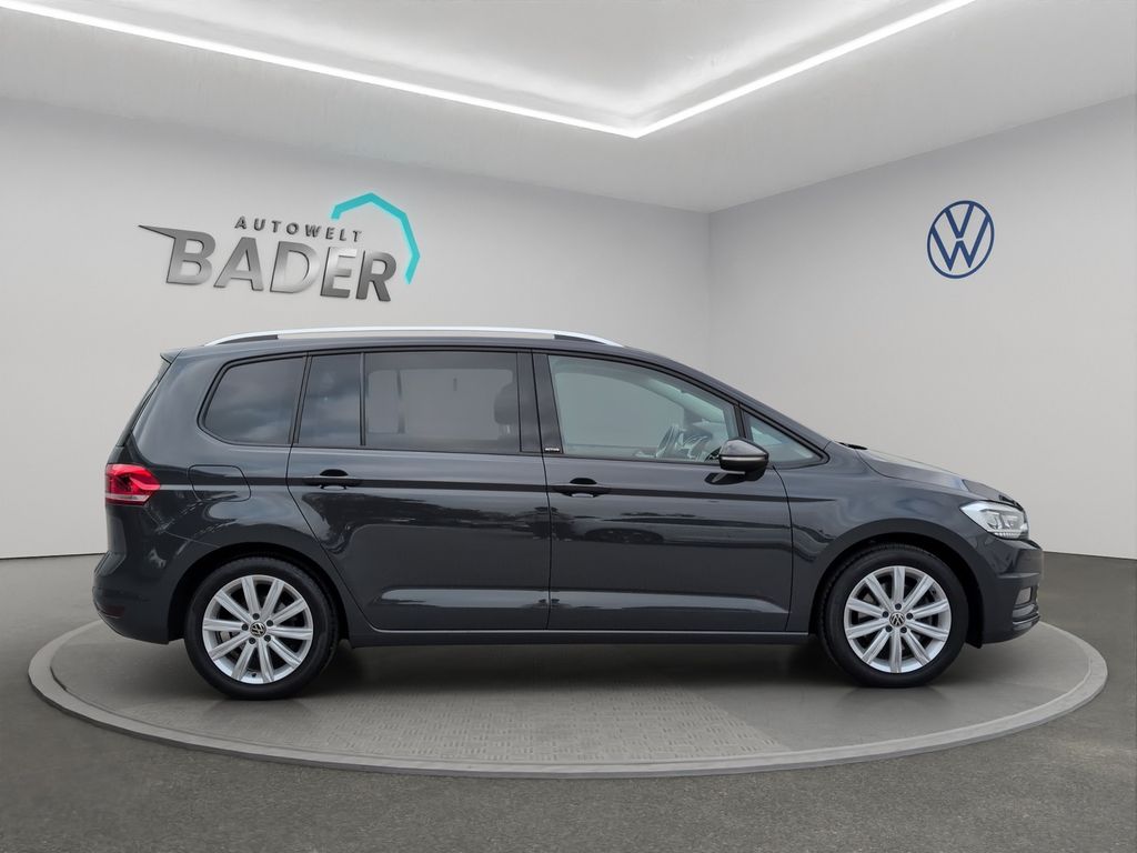 Volkswagen Touran 2023 г. Серый, пробег 54273 км