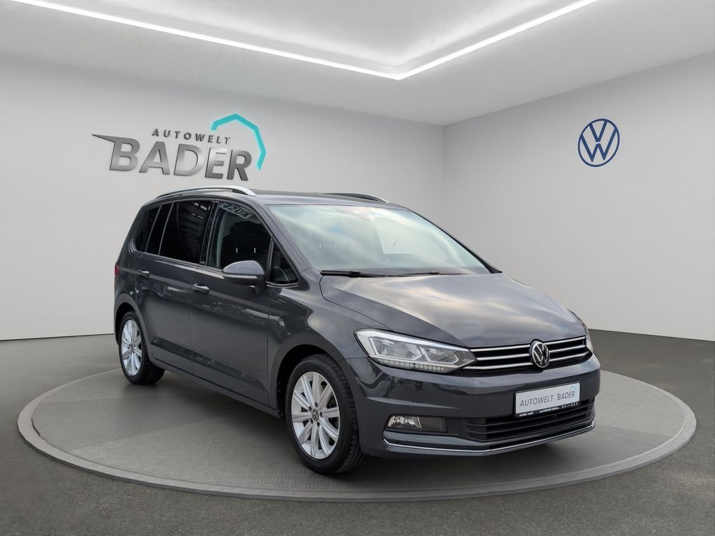 Volkswagen Touran 2023 г. Серый, пробег 54273 км