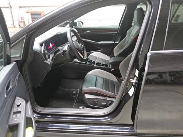 Volkswagen Golf 2023 г. Чёрный, пробег 55610 км