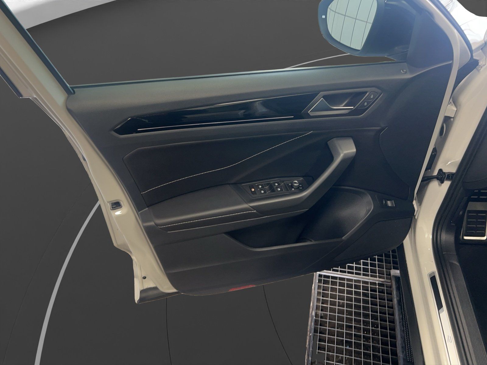 Volkswagen T-Roc 2022 г. Серый, пробег 47964 км