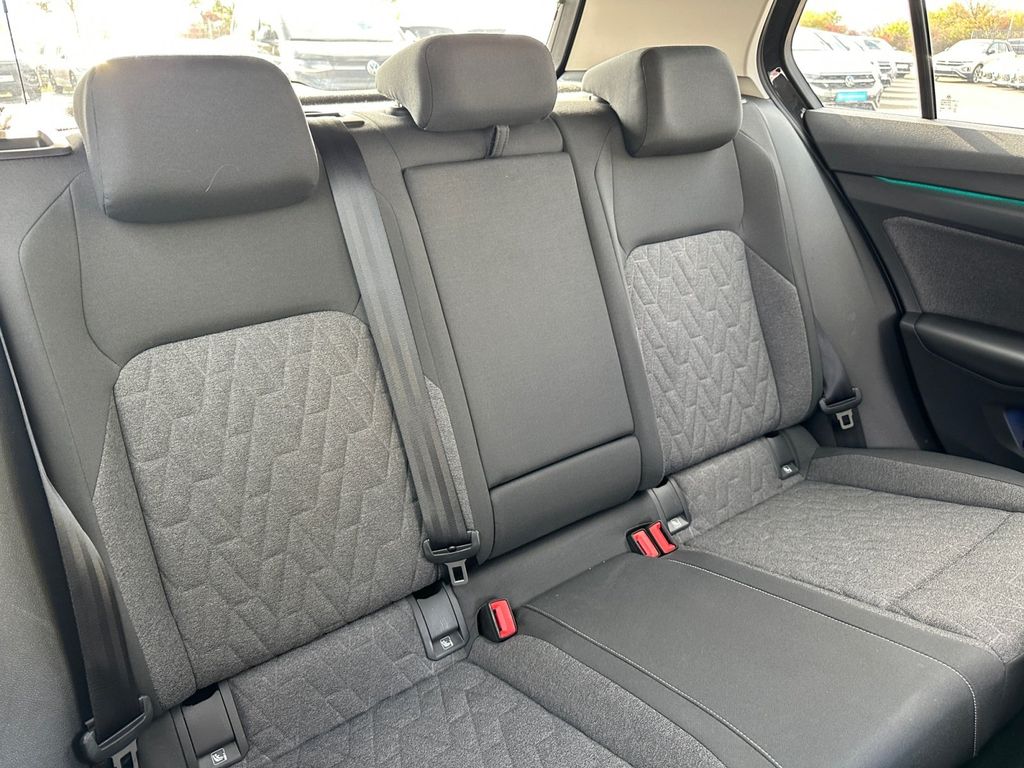 Volkswagen Golf 2024 г. Серый, пробег 42847 км