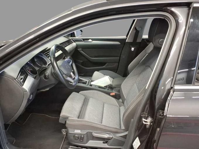 Volkswagen PASSAT VARIANT 2023 г. Серый, пробег 51169 км