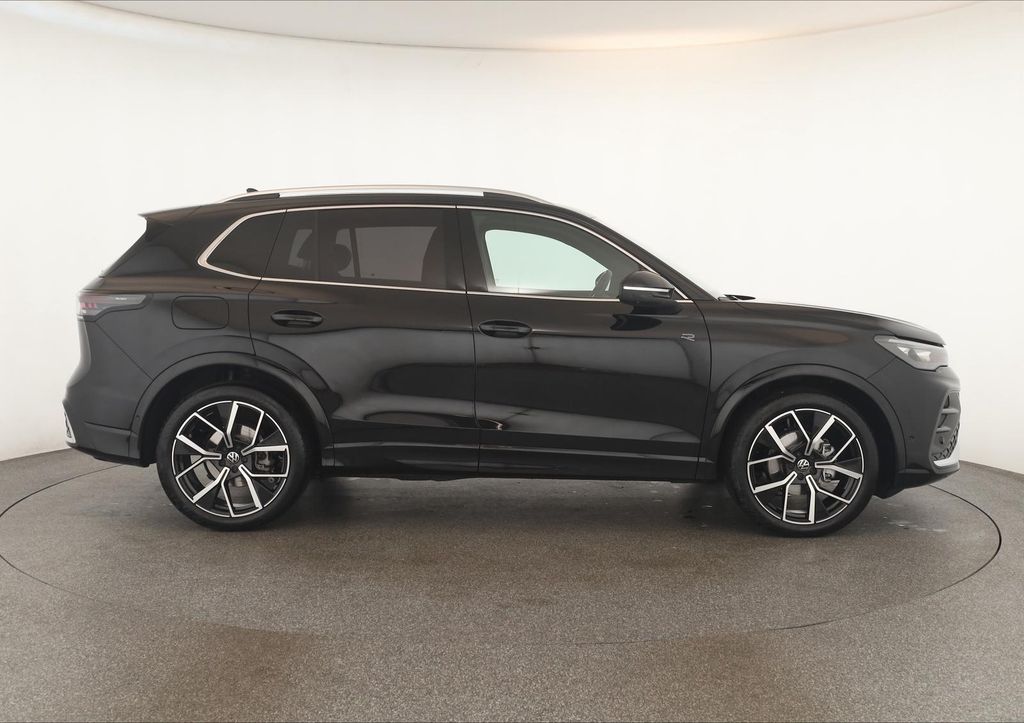 Volkswagen Tiguan 2025 г. Чёрный, пробег 38400 км