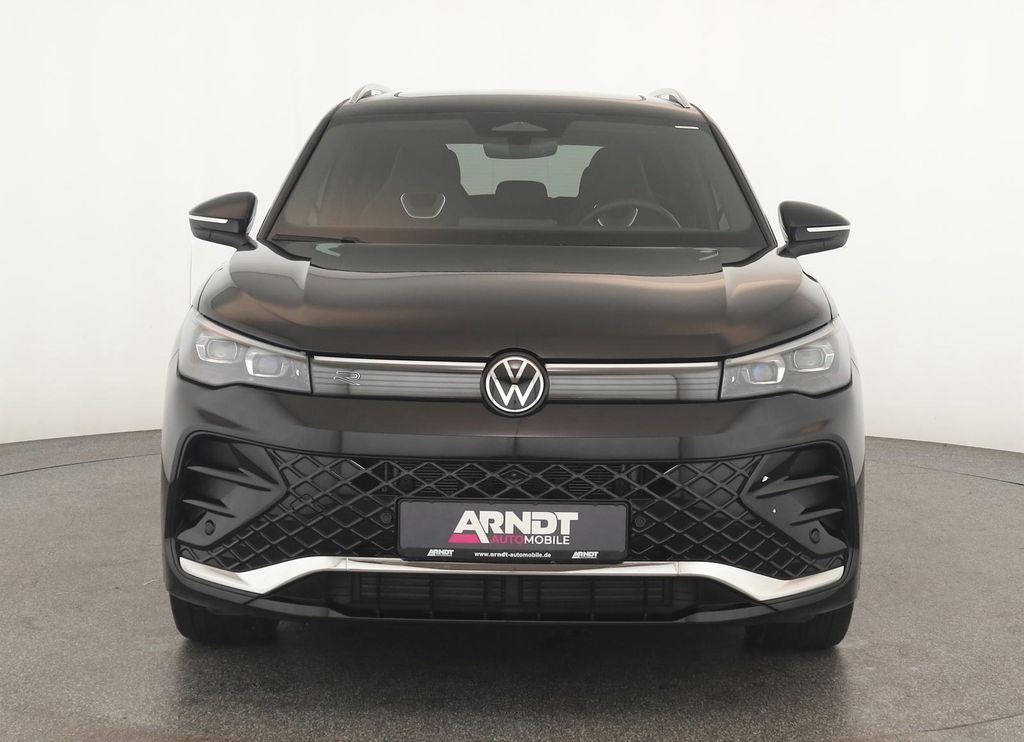 Volkswagen Tiguan 2025 г. Чёрный, пробег 38400 км