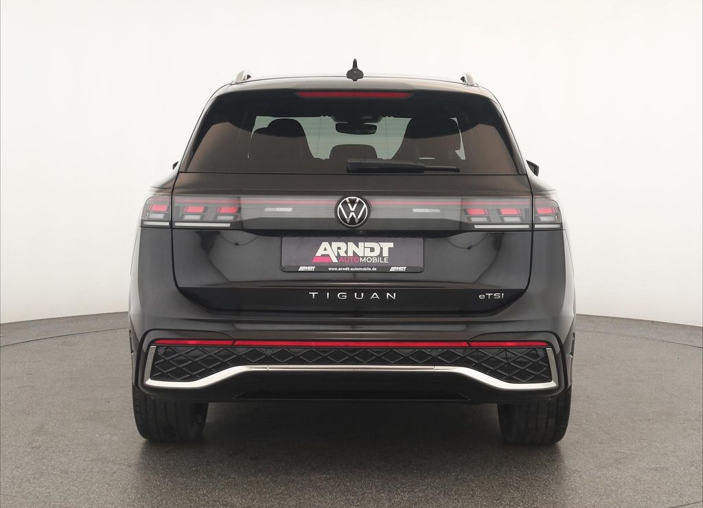 Volkswagen Tiguan 2025 г. Чёрный, пробег 38400 км
