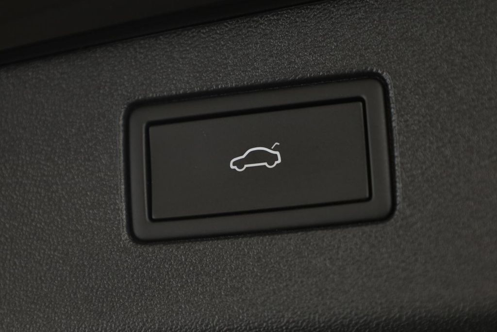 Volkswagen Tiguan 2025 г. Чёрный, пробег 38400 км