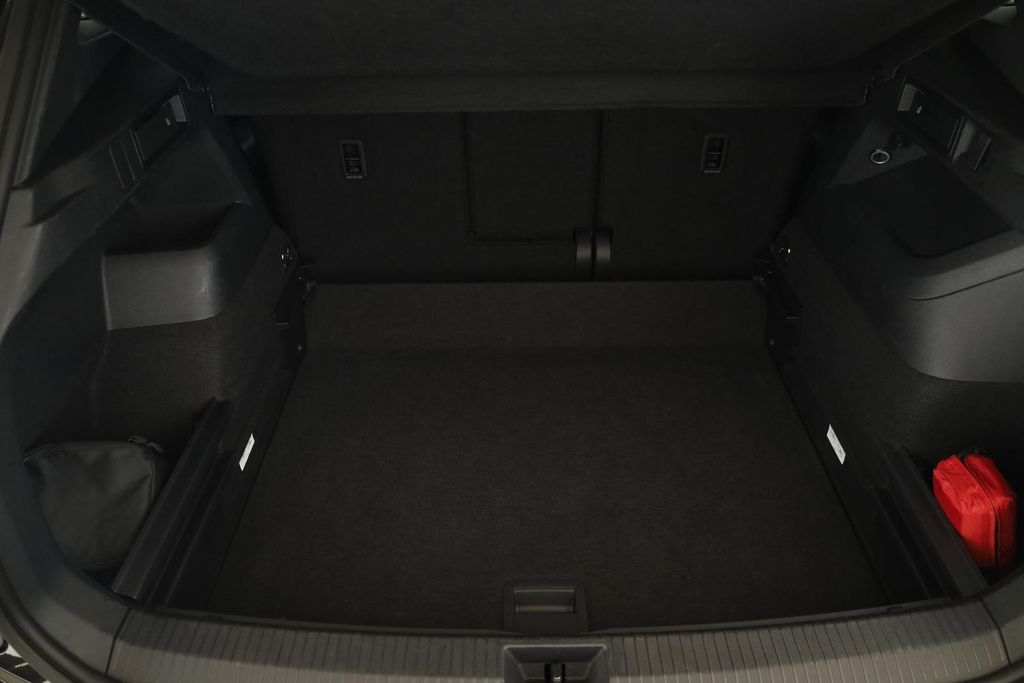 Volkswagen Tiguan 2025 г. Чёрный, пробег 38400 км