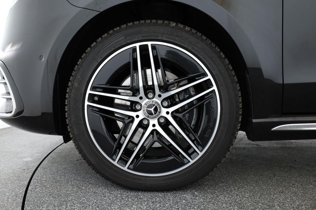 Mercedes-Benz V 300 2024 г. Чёрный, пробег 52600 км