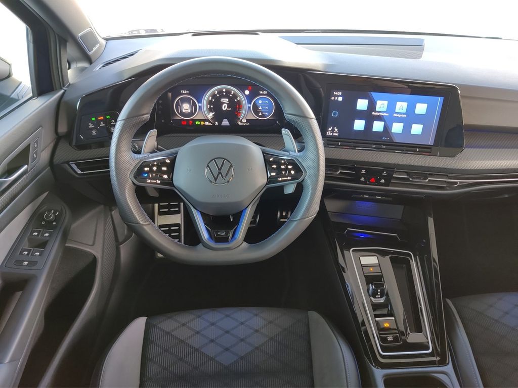 Volkswagen Golf 2023 г. Синий, пробег 45600 км