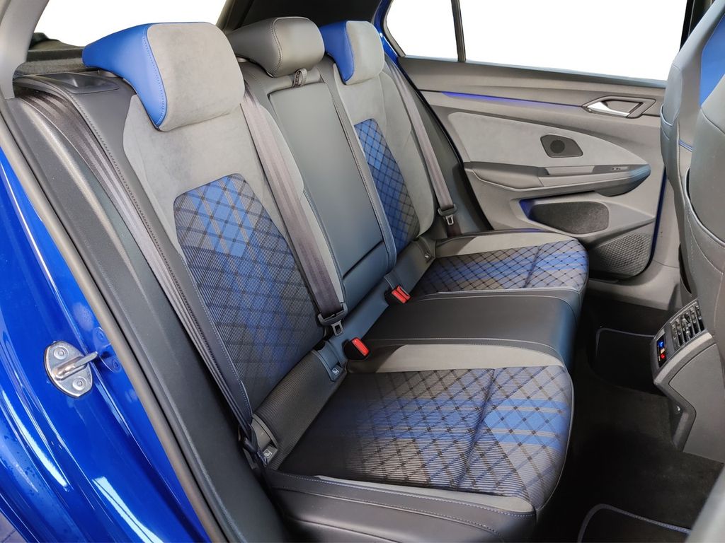 Volkswagen Golf 2023 г. Синий, пробег 45600 км