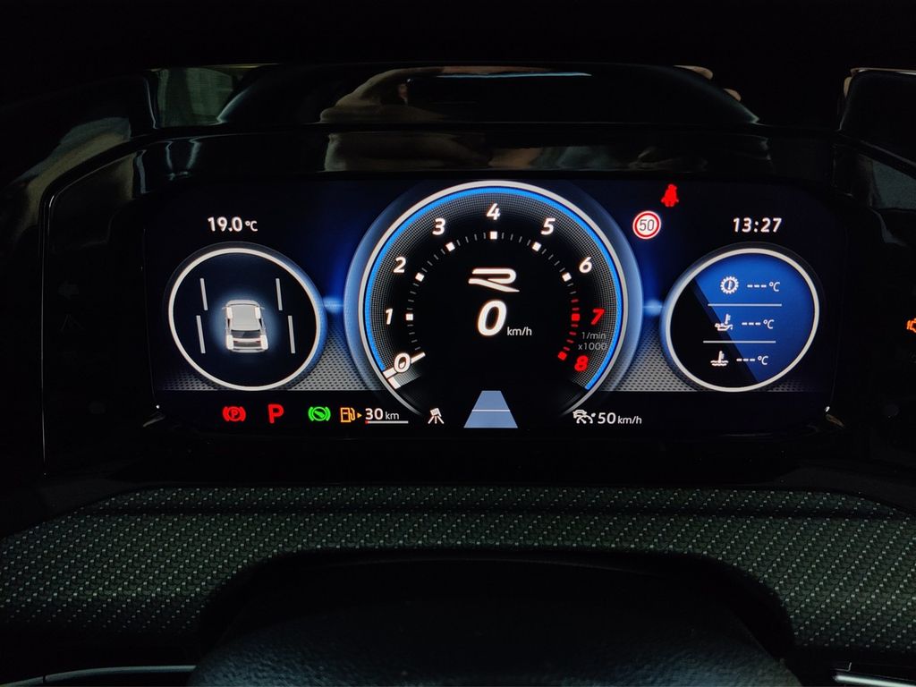 Volkswagen Golf 2023 г. Синий, пробег 45600 км
