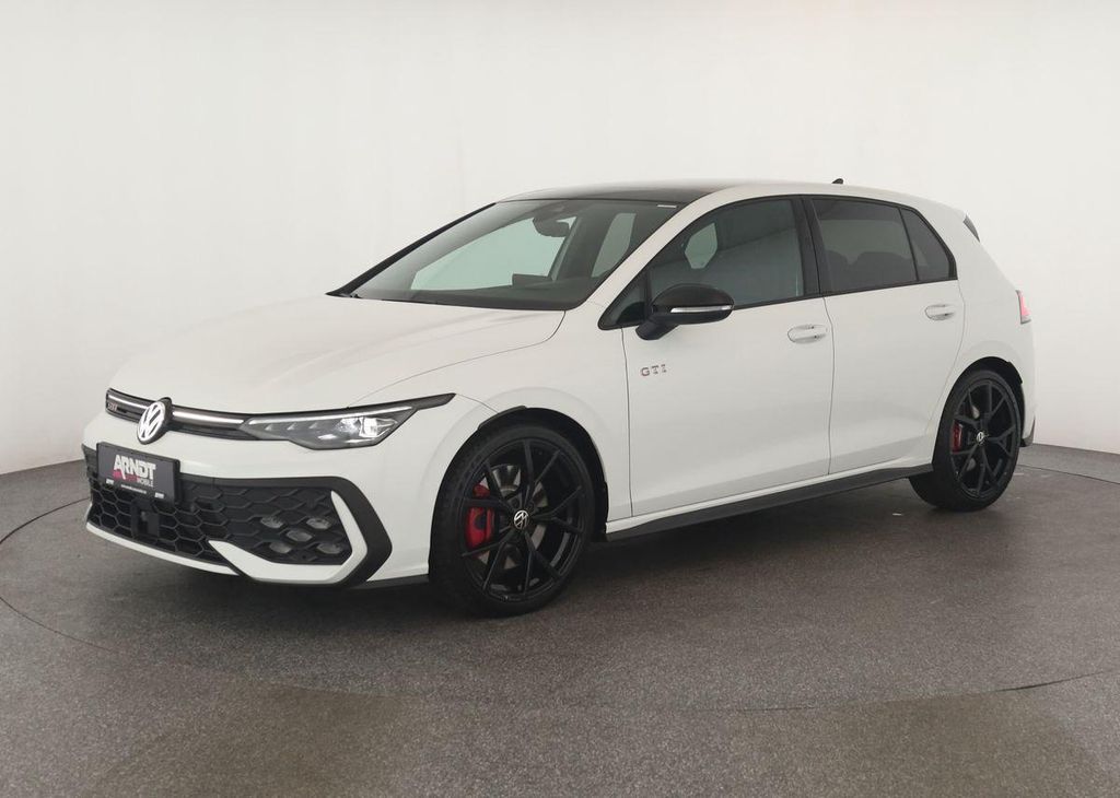 Volkswagen Golf 2024 г. Белый, пробег 20500 км