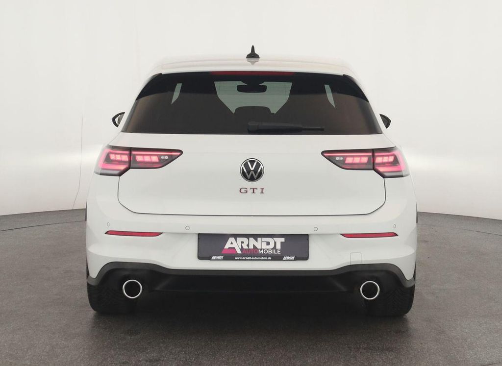 Volkswagen Golf 2024 г. Белый, пробег 20500 км