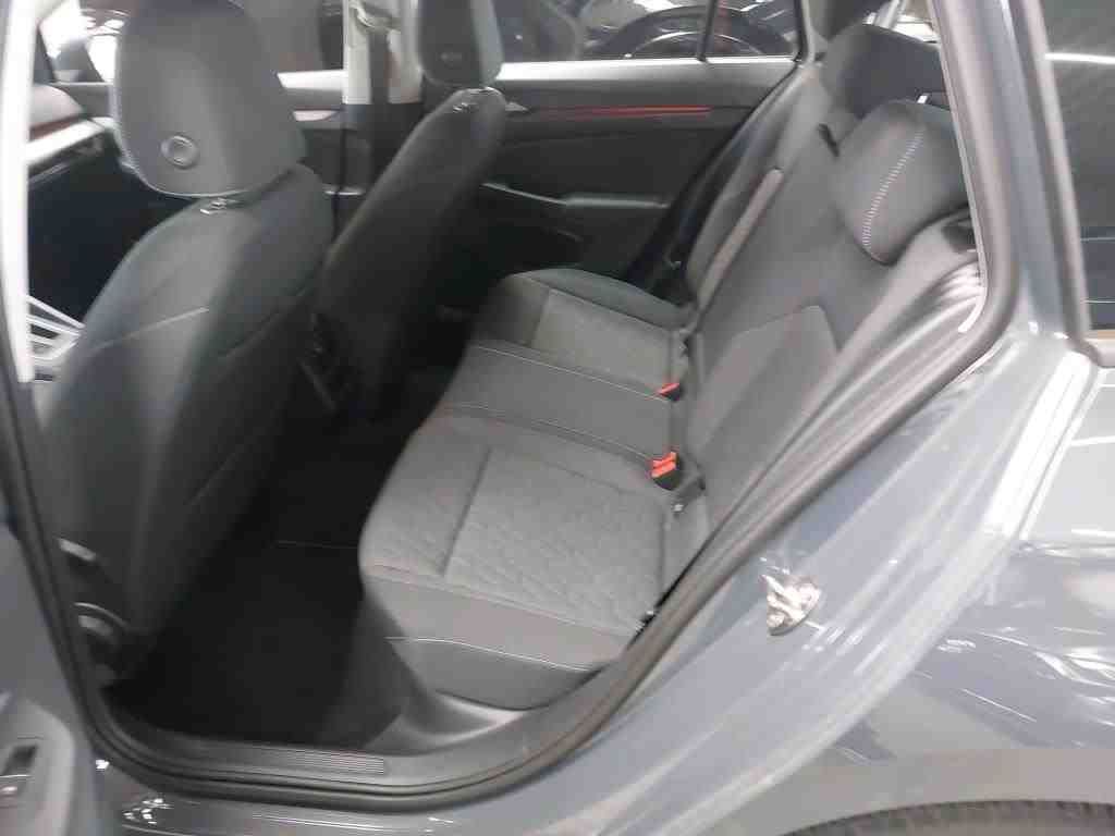 Volkswagen Golf 2025 г. Серый, пробег 32400 км