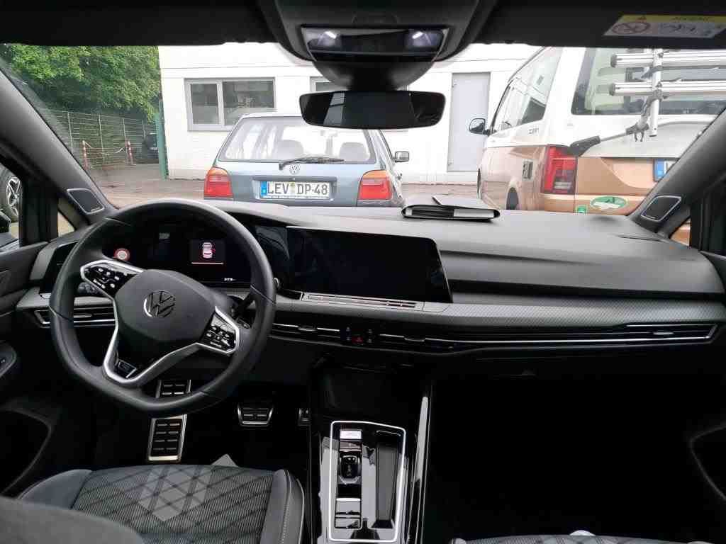 Volkswagen Golf 2024 г. Серый, пробег 31900 км