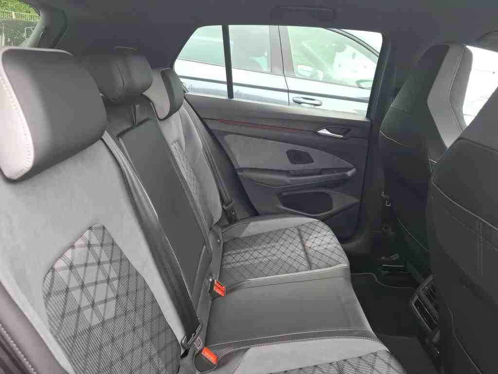 Volkswagen Golf 2024 г. Серый, пробег 31900 км