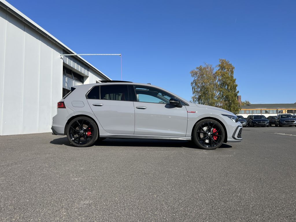 Volkswagen Golf 2023 г. Серый, пробег 27684 км