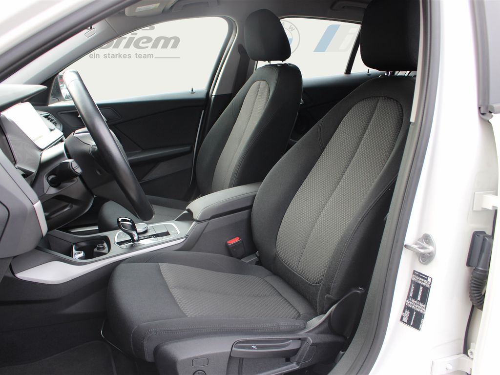 BMW 118 2023 г. Белый, пробег 48590 км